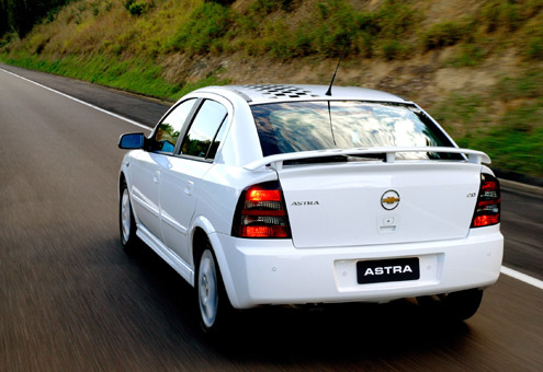 Chevrolet Astra 2010 ganha ar-condicionado digital e rodas de 16