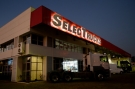 Mercedes-Benz inaugura loja da fbrica SelecTrucks em Betim